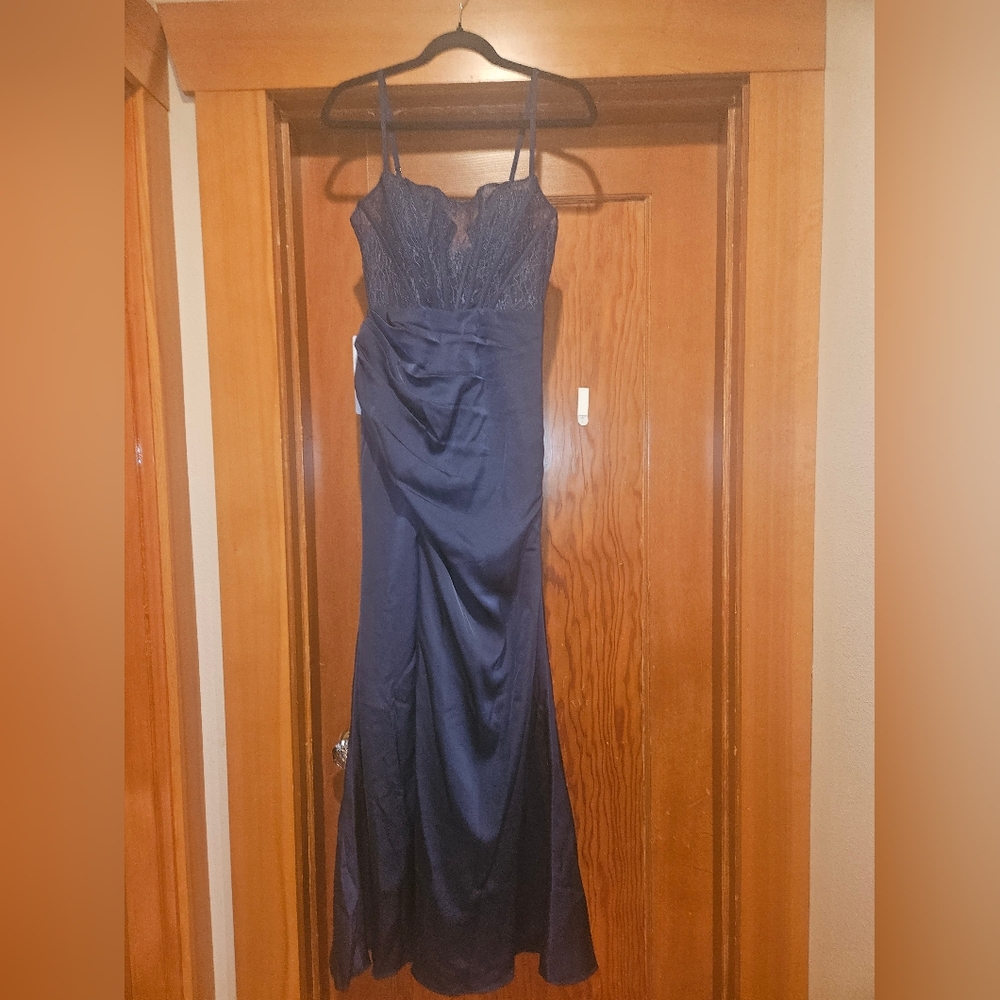 Elegant Navy Blue Evening Gown